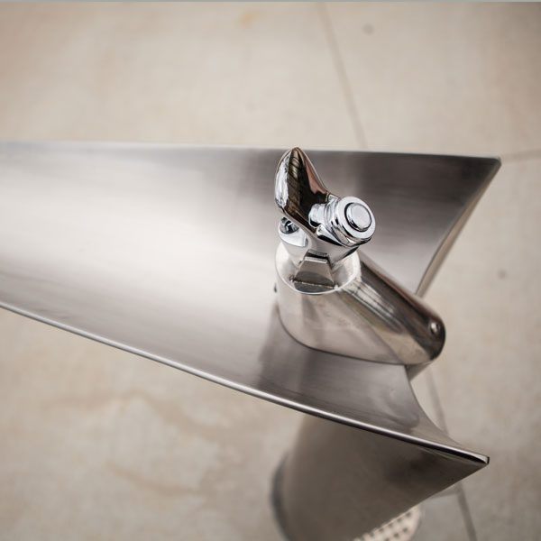 Bent Leaf drink fountain with stainless steel bubbler