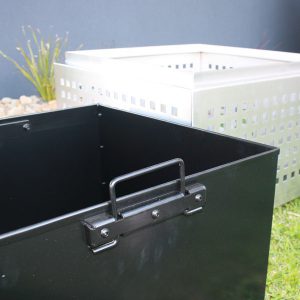 Galvanised and powder coated liner for heavy duty planter