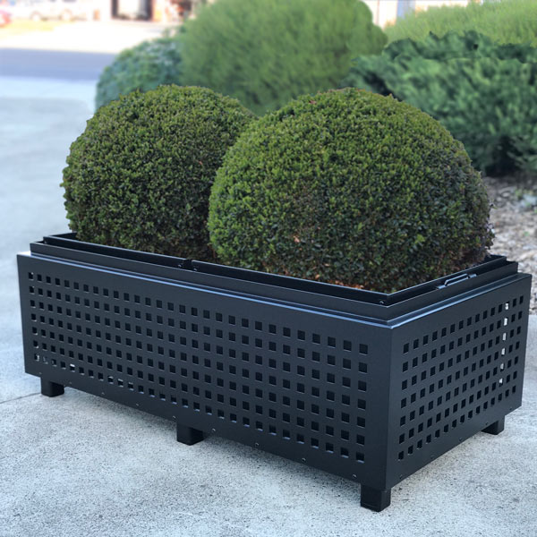 Heavy duty planter with liner