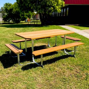 Standard long picnic table setting