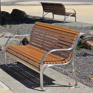 Heavy Duty deluxe park seat along the Yarra River